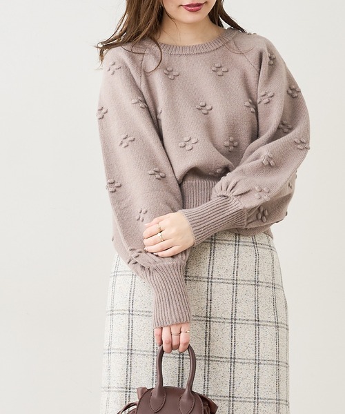 natural couture(ナチュラルクチュール)の「【WEB限定カラー有り】つぶつぶお花ニット(ニット/セーター・レディース・グレー/オフホワイト/ライトベージュ/グリーン/ピンク・FREE)」の16枚目の写真
