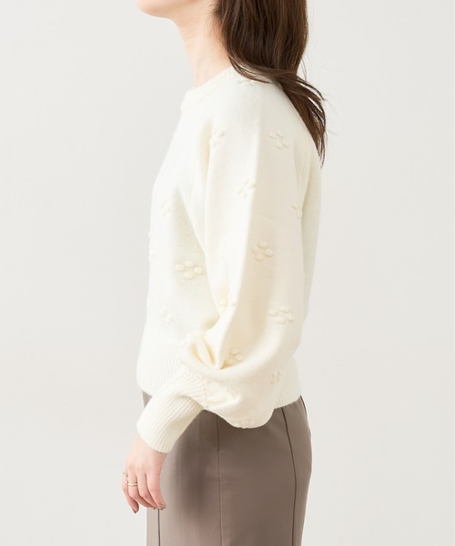 natural couture(ナチュラルクチュール)の「【WEB限定カラー有り】つぶつぶお花ニット(ニット/セーター・レディース・グレー/オフホワイト/ライトベージュ/グリーン/ピンク・FREE)」の18枚目の写真