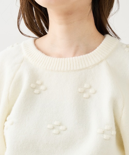 natural couture(ナチュラルクチュール)の「【WEB限定カラー有り】つぶつぶお花ニット(ニット/セーター・レディース・グレー/オフホワイト/ライトベージュ/グリーン/ピンク・FREE)」の8枚目の写真
