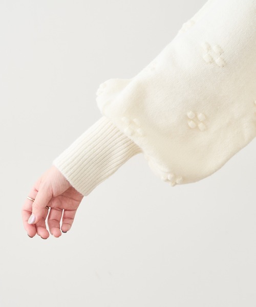 natural couture(ナチュラルクチュール)の「【WEB限定カラー有り】つぶつぶお花ニット(ニット/セーター・レディース・グレー/オフホワイト/ライトベージュ/グリーン/ピンク・FREE)」の22枚目の写真