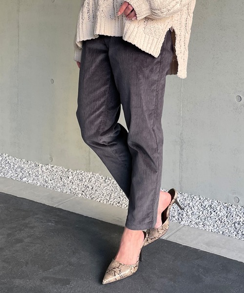 junoah（ジュノア）の「ローライズコーデュロイテーパードパンツ（その他パンツ・レディース・ブラック/アイボリー/ダークグレー・MEDIUM/LARGE/X-LARGE）」の9枚目の写真