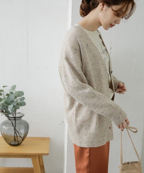 URBAN RESEARCH DOORS(アーバンリサーチドアーズ)の「ネップVネックニットカーディガン(カーディガン/ボレロ・レディース・ベージュ/グレー・ONE)」の11枚目の写真
