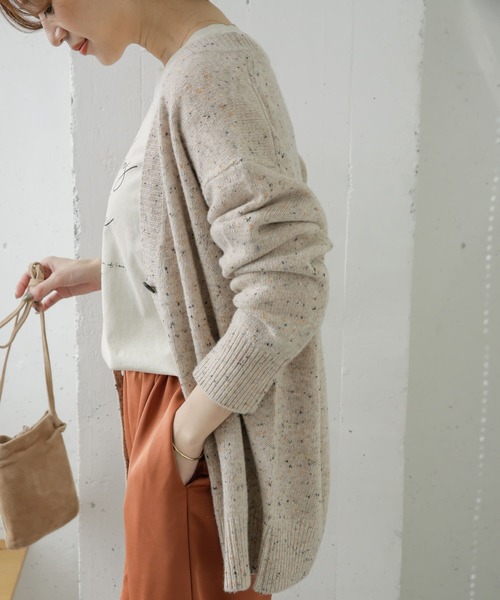 URBAN RESEARCH DOORS(アーバンリサーチドアーズ)の「ネップVネックニットカーディガン(カーディガン/ボレロ・レディース・ベージュ/グレー・ONE)」の7枚目の写真