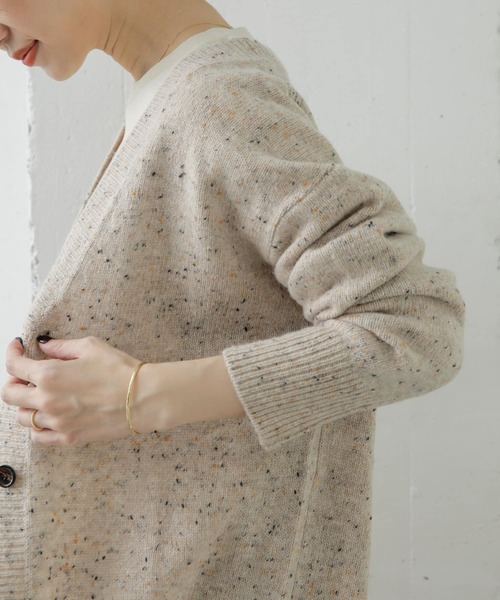 URBAN RESEARCH DOORS(アーバンリサーチドアーズ)の「ネップVネックニットカーディガン(カーディガン/ボレロ・レディース・ベージュ/グレー・ONE)」の15枚目の写真