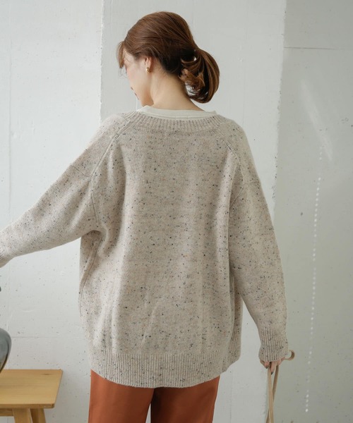 URBAN RESEARCH DOORS(アーバンリサーチドアーズ)の「ネップVネックニットカーディガン(カーディガン/ボレロ・レディース・ベージュ/グレー・ONE)」の19枚目の写真