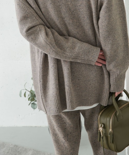 URBAN RESEARCH DOORS(アーバンリサーチドアーズ)の「ネップVネックニットカーディガン(カーディガン/ボレロ・レディース・ベージュ/グレー・ONE)」の8枚目の写真