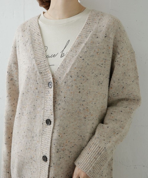 URBAN RESEARCH DOORS(アーバンリサーチドアーズ)の「ネップVネックニットカーディガン(カーディガン/ボレロ・レディース・ベージュ/グレー・ONE)」の5枚目の写真
