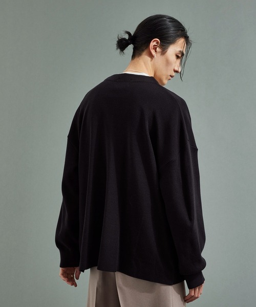 UNITED TOKYO（ユナイテッドトウキョウ）の「Vネックコットンニットカーディガン【ユニセックス】（カーディガン/ボレロ・メンズ・ブラック/ブラウン/グリーン/ライトベージュ・1/2/3）」の17枚目の写真