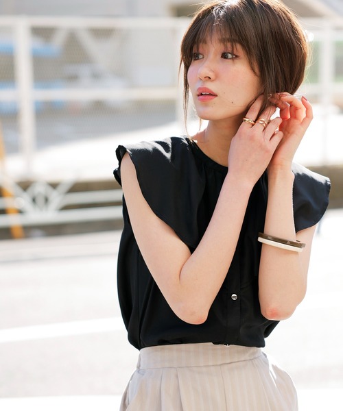 GeeRA(ジーラ)の「フリル衿デザインブラウス(シャツ/ブラウス・レディース・ブラック/オフホワイト/ピンク・MEDIUM/LARGE/X-LARGE)」の19枚目の写真