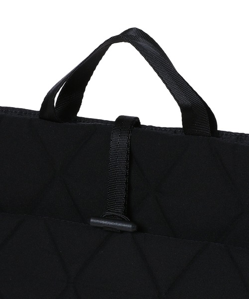 THE NORTH FACE(ザノースフェイス)の「THE NORTH FACE Geoface PC Sleeve 15 NM82031(PC・タブレットケース・メンズ・ブラック/ベージュ・FREE)」の6枚目の写真