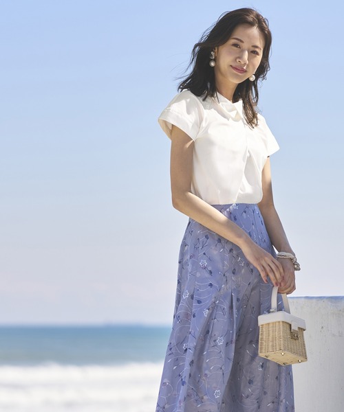 RUIRUE BOUTIQUE（ルイルエブティック）の「洗える ｜ シャツカラーデザインTブラウスシャツ ｜ 半袖 レギュラーカラー トップス 体型カバー カットソー オフィスカジュアル 通勤服 華やか ブラウス（シャツ/ブラウス・レディース・ブラック/オフホワイト/グレイッシュベージュ/ネイビー/スミクロ・LL/3L/S/M/L/4L/5L）」の10枚目の写真