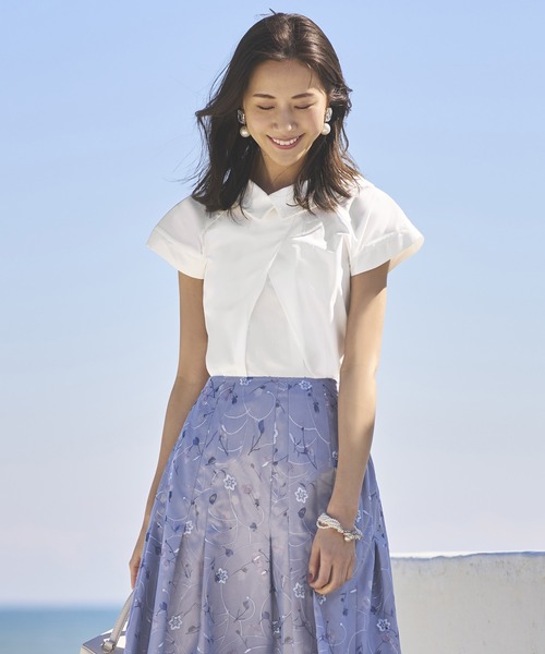 RUIRUE BOUTIQUE（ルイルエブティック）の「洗える ｜ シャツカラーデザインTブラウスシャツ ｜ 半袖 レギュラーカラー トップス 体型カバー カットソー オフィスカジュアル 通勤服 華やか ブラウス（シャツ/ブラウス・レディース・ブラック/オフホワイト/グレイッシュベージュ/ネイビー/スミクロ・LL/3L/S/M/L/4L/5L）」の11枚目の写真