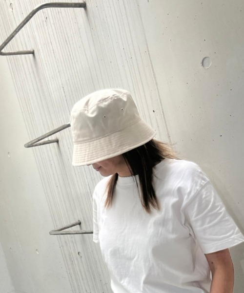 COLOR TOKYO ACCESSORIES(カラートウキョウアクセサリー)の「キャンバス地バケットハット(ハット・レディース・Beige/グレー/Black/White・FREE)」の1枚目の写真