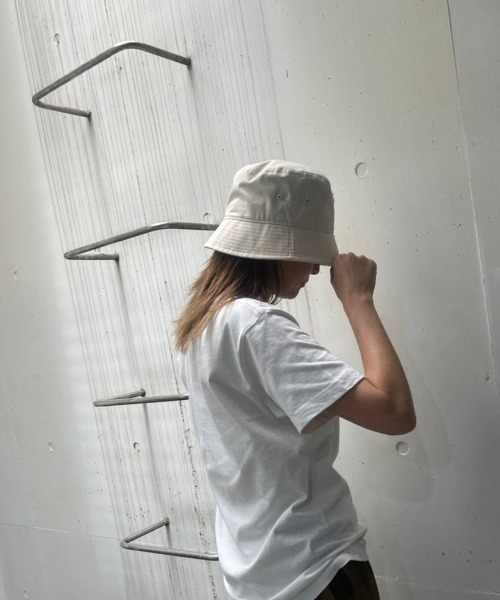 COLOR TOKYO ACCESSORIES(カラートウキョウアクセサリー)の「キャンバス地バケットハット(ハット・レディース・Beige/グレー/Black/White・FREE)」の19枚目の写真
