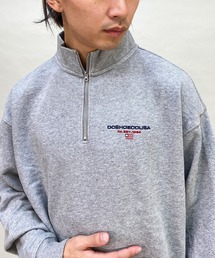 【ムラサキスポーツ別注】DC/ディーシー ワンポイントト刺繍 ハーフジップスウェット DPO224098M