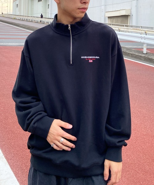 DC（ディーシー）の「【ムラサキスポーツ別注】DC/ディーシー ワンポイントト刺繍 ハーフジップスウェット DPO224098M（スウェット・メンズ・ブラック/グリーン/グレー・M/L/XL）」の2枚目の写真