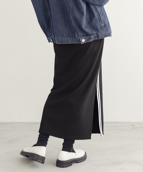 CONVERSE(コンバース)の「CONVERSE/コンバース サイドスリットラインタイトスカート(スカート・レディース・ブラック・M/L)」の4枚目の写真