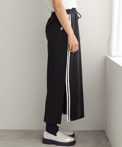 CONVERSE(コンバース)の「CONVERSE/コンバース サイドスリットラインタイトスカート(スカート・レディース・ブラック・M/L)」の9枚目の写真