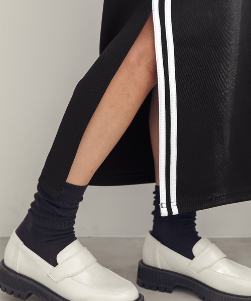 CONVERSE(コンバース)の「CONVERSE/コンバース サイドスリットラインタイトスカート(スカート・レディース・ブラック・M/L)」の11枚目の写真