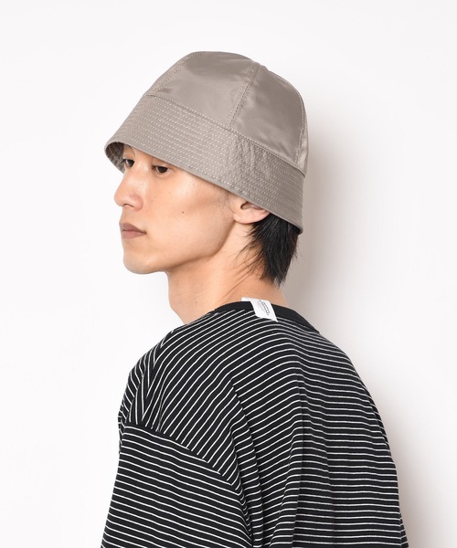 SUPERTHANKS（スーパーサンクス）の「無地＆ベーシック ナイロンソリッドバケットハット/6 PANNEL METRO HAT（ハット・メンズ・ブルー/グレイッシュベージュ・ONE SIZE）」の2枚目の写真