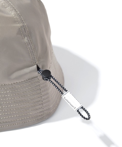 SUPERTHANKS（スーパーサンクス）の「無地＆ベーシック ナイロンソリッドバケットハット/6 PANNEL METRO HAT（ハット・メンズ・ブルー/グレイッシュベージュ・ONE SIZE）」の9枚目の写真