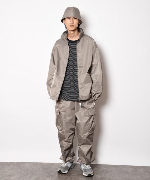 SUPERTHANKS（スーパーサンクス）の「無地＆ベーシック ナイロンソリッドバケットハット/6 PANNEL METRO HAT（ハット・メンズ・ブルー/グレイッシュベージュ・ONE SIZE）」の4枚目の写真