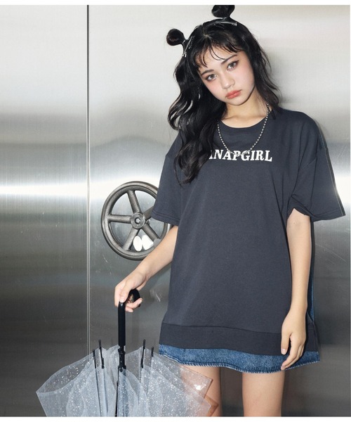 ANAP GiRL(アナップガール)の「デニム切替スウェットオーバートップス(Tシャツ/カットソー・キッズ・スミクロ/ライトグレー・S/M)」の5枚目の写真
