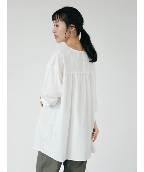 CRAFT STANDARD BOUTIQUE(クラフトスタンダードブティック)の「シャーリングチュニック *◆(Tシャツ/カットソー・レディース・チャコールグレー/オフホワイト/ブラウン・FREE)」の5枚目の写真