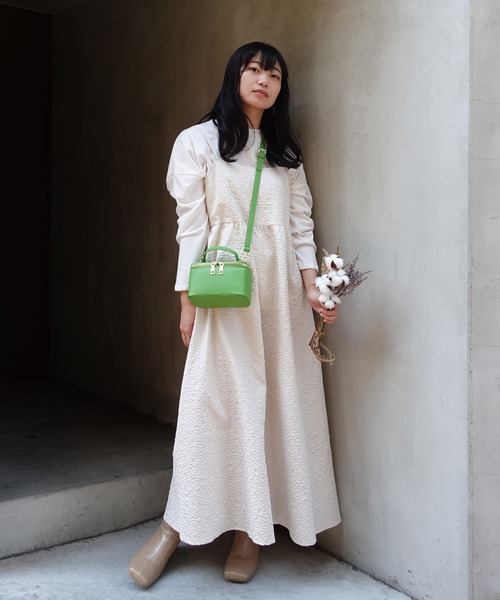 CORNERS（コーナーズ）の「フラワーエンボスキャミワンピース（ワンピース・レディース・ブラック/アイボリー・M/L）」の6枚目の写真