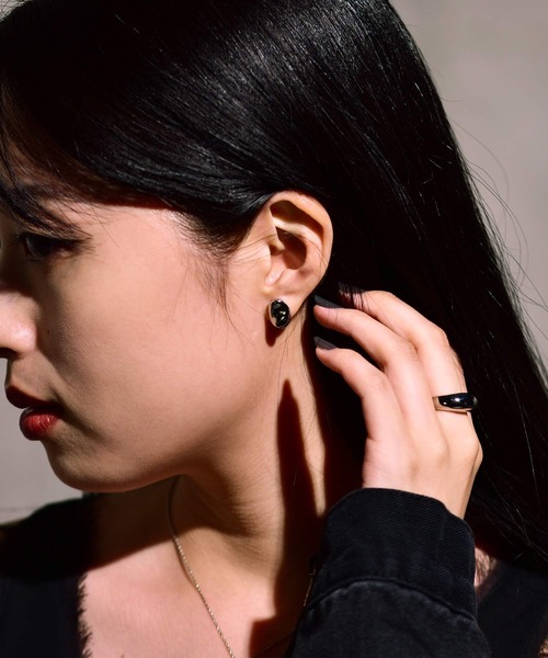 LHME（エルエイチエムイー）の「LHME バロックオーバルピアス/サージカルステンレス316L（金属アレルギー対応）（ピアス（両耳用）・レディース・シルバー/ゴールド・ONE SIZE）」の3枚目の写真