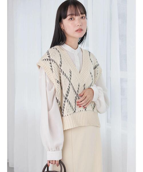 earth music&ecology（アースミュージックアンドエコロジー）の「ダイヤジャカードニットベスト（ベスト・レディース・チャコールグレー/オフホワイト・FREE）」の3枚目の写真