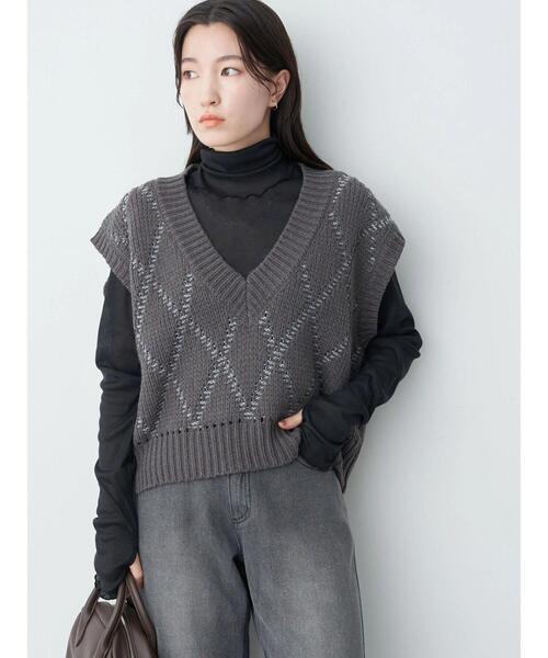 earth music&ecology（アースミュージックアンドエコロジー）の「ダイヤジャカードニットベスト（ベスト・レディース・チャコールグレー/オフホワイト・FREE）」の4枚目の写真
