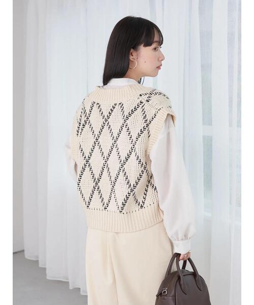 earth music&ecology（アースミュージックアンドエコロジー）の「ダイヤジャカードニットベスト（ベスト・レディース・チャコールグレー/オフホワイト・FREE）」の6枚目の写真