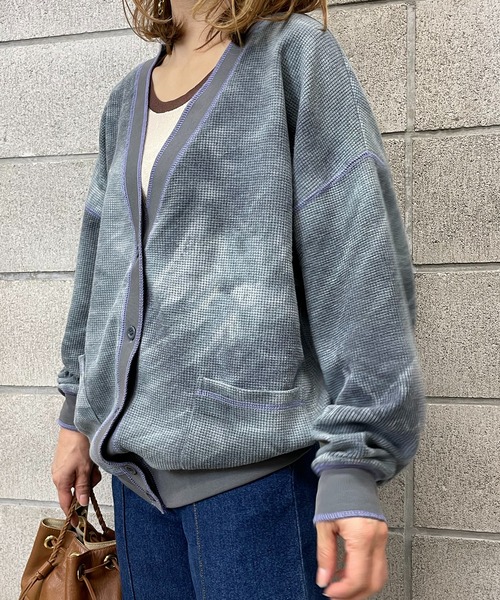 mi via loca（ミヴィアロカ）の「ワッフルタイダイVネックカーディガン（カーディガン/ボレロ・レディース・スミクロ/グリーン/パープル・FREE）」の21枚目の写真