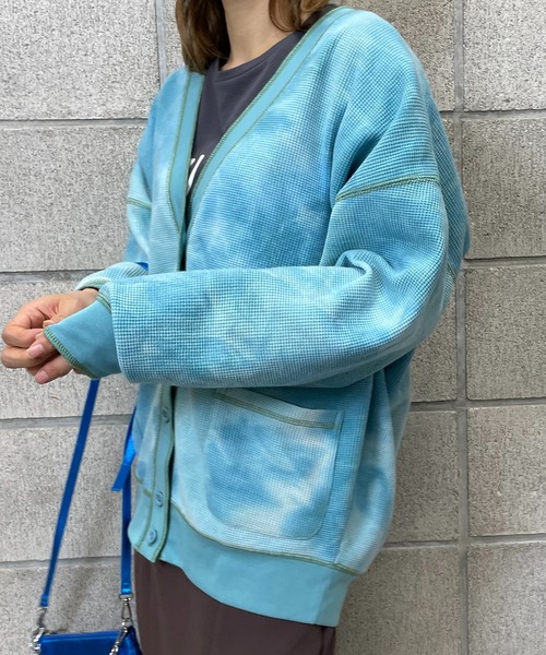 mi via loca（ミヴィアロカ）の「ワッフルタイダイVネックカーディガン（カーディガン/ボレロ・レディース・スミクロ/グリーン/パープル・FREE）」の12枚目の写真