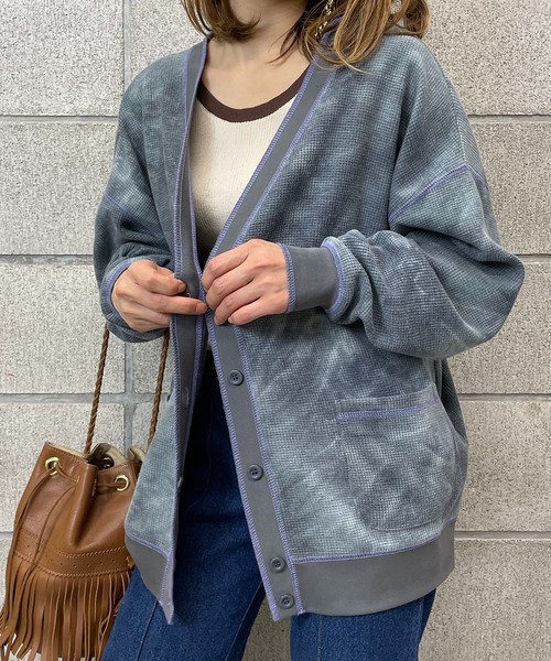 mi via loca（ミヴィアロカ）の「ワッフルタイダイVネックカーディガン（カーディガン/ボレロ・レディース・スミクロ/グリーン/パープル・FREE）」の20枚目の写真