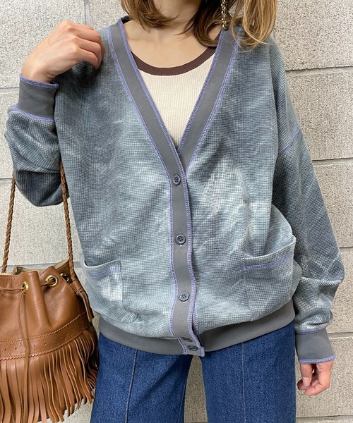 mi via loca（ミヴィアロカ）の「ワッフルタイダイVネックカーディガン（カーディガン/ボレロ・レディース・スミクロ/グリーン/パープル・FREE）」の19枚目の写真