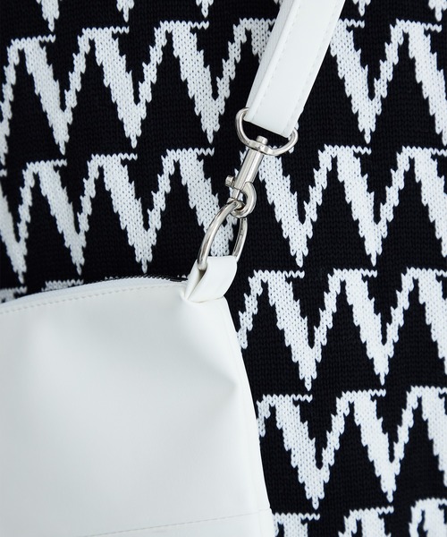 SHAREEF（シャリーフ）の「STUDIOUS別注 SACOCHE BAG（ショルダーバッグ・メンズ・ホワイト/ブラック/ダークグレー・FREE）」の19枚目の写真