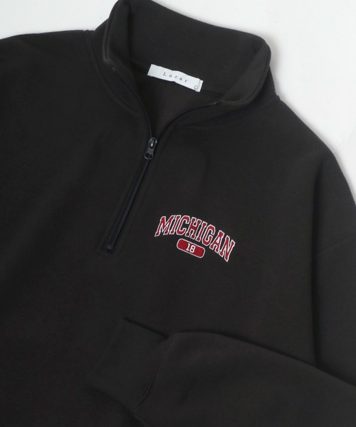 Lazar（ラザル）の「Lazar 別注 裏起毛 オーバーサイズ ワンポイント刺繍 ハーフジップ スウェット トレーナー プルオーバー/ストリート/カレッジ（スウェット・メンズ・ブラック/ブルー系その他2/グレー系その他/ブラック系その他/アッシュグレー/ダークグリーン/ホワイト/ホワイト系その他/チャコール/グリーン系その他/ブルー系その他/ベージュ/ネイビー/グレー系その他2/グリーン系その他2/グリーン系その他3/グレー系その他3/グレー系その他4・M/L/LL）」の8枚目の写真