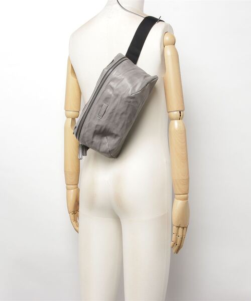 Daniel&Bob(ダニエルアンドボブ)の「Daniel&Bob GIANNNI RODI BODY BAG ダニエル&ボブ ジャンニ ローディー ボディバッグ(ボディバッグ/ウエストポーチ・メンズ・チャコールグレー・FREE)」の3枚目の写真