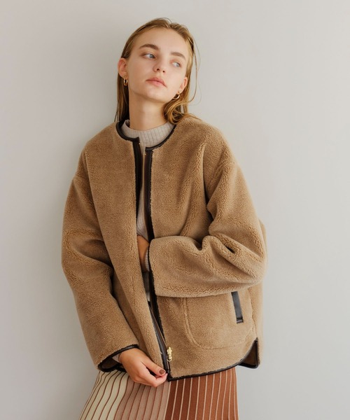 YECCA VECCA（イェッカヴェッカ）の「リバーシブルフェイクムートンコート（ムートンコート・レディース・グレイッシュベージュ/チャコールグレー/ベージュ・FREE）」の3枚目の写真