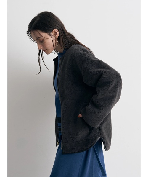 YECCA VECCA（イェッカヴェッカ）の「リバーシブルフェイクムートンコート（ムートンコート・レディース・グレイッシュベージュ/チャコールグレー/ベージュ・FREE）」の5枚目の写真