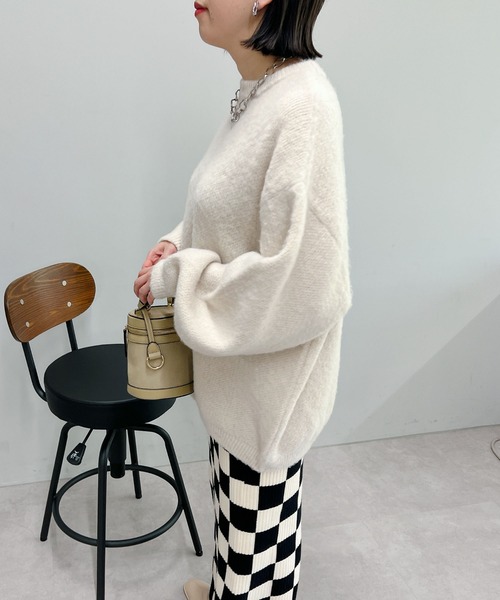 un dix cors(アンディコール)の「ゴマジャガードシンプルニットプルオーバー(ニット/セーター・レディース・レッド/チャコールグレー/ライトベージュ/ブラック/ブルー・FREE)」の17枚目の写真