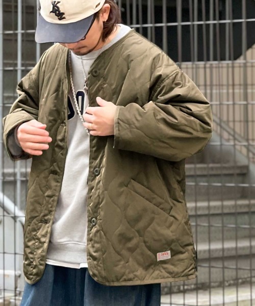 Java(ジャバ)の「《JaVaジャバ コラボ》ノーカラーキルティングコート(ノーカラーコート・メンズ・カーキブラウン/ブラック/カーキ/アイボリー・LARGE/MEDIUM/X-LARGE)」の9枚目の写真