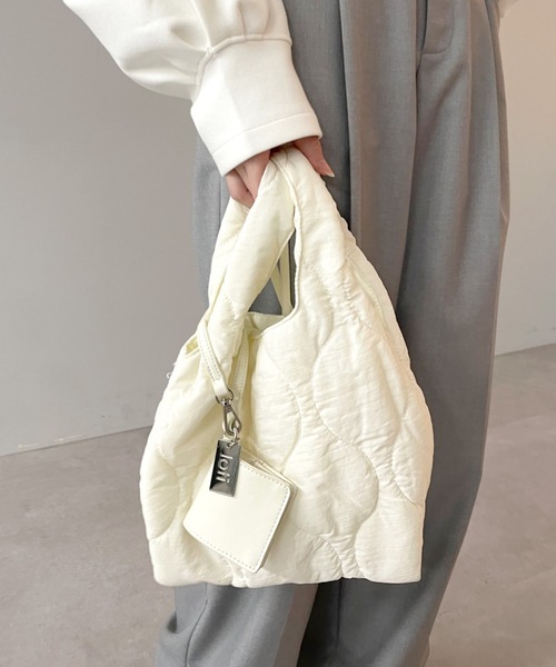 loti（ロティ）の「loti ミニキルトコインケース付BAG（トートバッグ・レディース・ブラック/アイボリー・ONE SIZE）」の2枚目の写真