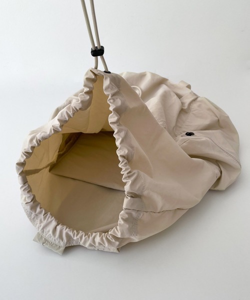 CANAL JEAN（キャナルジーン）の「El mar　ドローストリングバックパック/ナップサック（バックパック/リュック・レディース・ブラック/ライトベージュ/カーキ・ONE SIZE）」の7枚目の写真