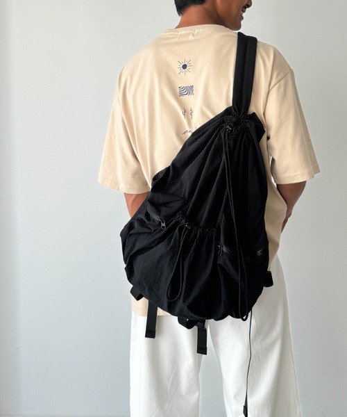 CANAL JEAN（キャナルジーン）の「El mar　ドローストリングバックパック/ナップサック（バックパック/リュック・レディース・ブラック/ライトベージュ/カーキ・ONE SIZE）」の13枚目の写真
