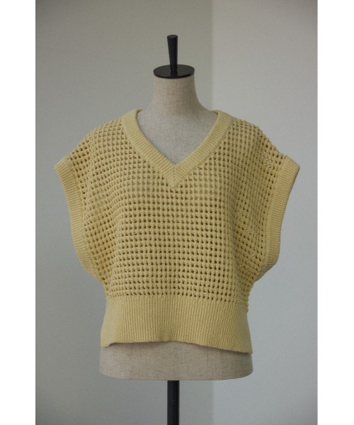 BLACK BY MOUSSY（ブラックバイマウジー）の「mesh v-neck vest（メッシュVネックベスト）（ベスト・レディース・ライトイエロー/ライトグリーン/ホワイト・FREE）」の3枚目の写真