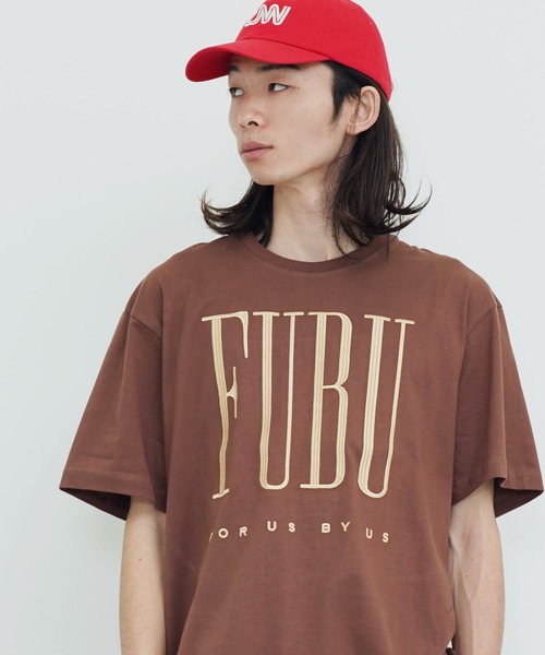 FUBU（ フブ）の「FUBU / フブ 刺繍 ロゴ S/S Tシャツ（Tシャツ/カットソー・メンズ・ホワイト系その他/グリーン/ブルー/ブラウン/パープル/ブラック/ホワイト・LARGE/MEDIUM/X-LARGE）」の4枚目の写真