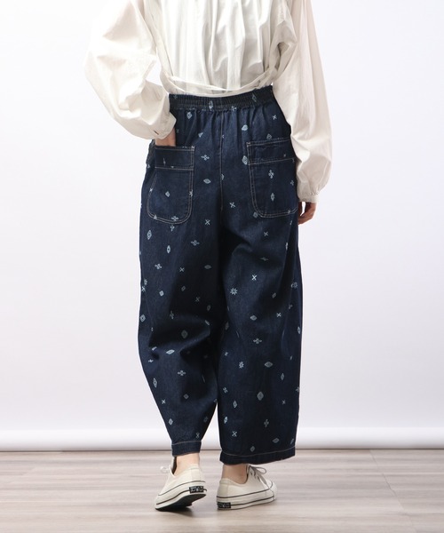 mili mili(ミリミリ)の「milimili キリム柄抜染プリント パラシュートデニムパンツ(デニムパンツ・レディース・インディゴブルー/ブルー・FREE)」の12枚目の写真